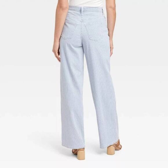 Universal Thread Women's High-Rise Wide Leg Jeans -  Light Wash 10/30 Regular - Picture 2 of 12